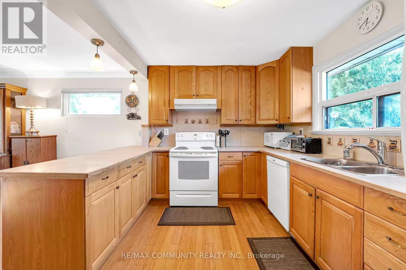 446 Ruth Avenue, Toronto, Ontario  M2M 2J3 - Photo 9 - C14103234