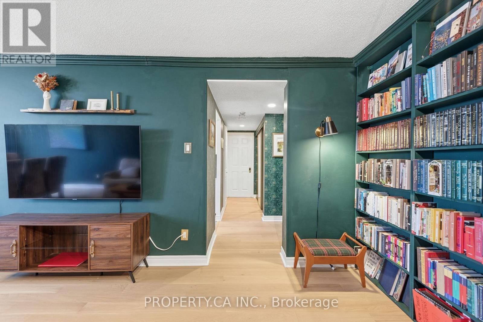 1811 - 15 Maitland Place, Toronto, Ontario  M4Y 2X3 - Photo 3 - C14103352