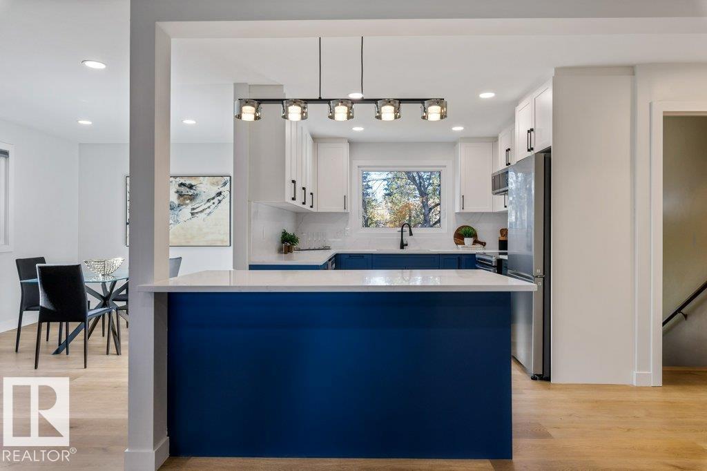 4 FLEETWOOD CR
