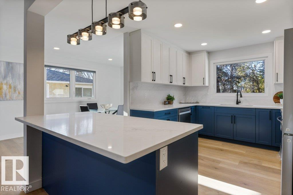 4 FLEETWOOD CR