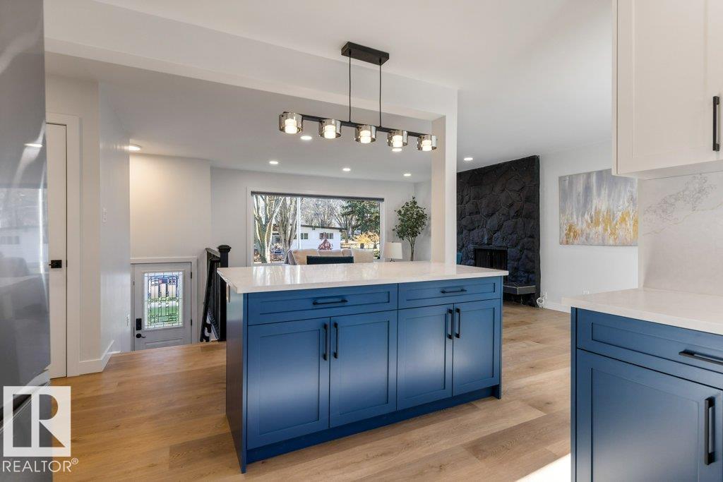 4 FLEETWOOD CR