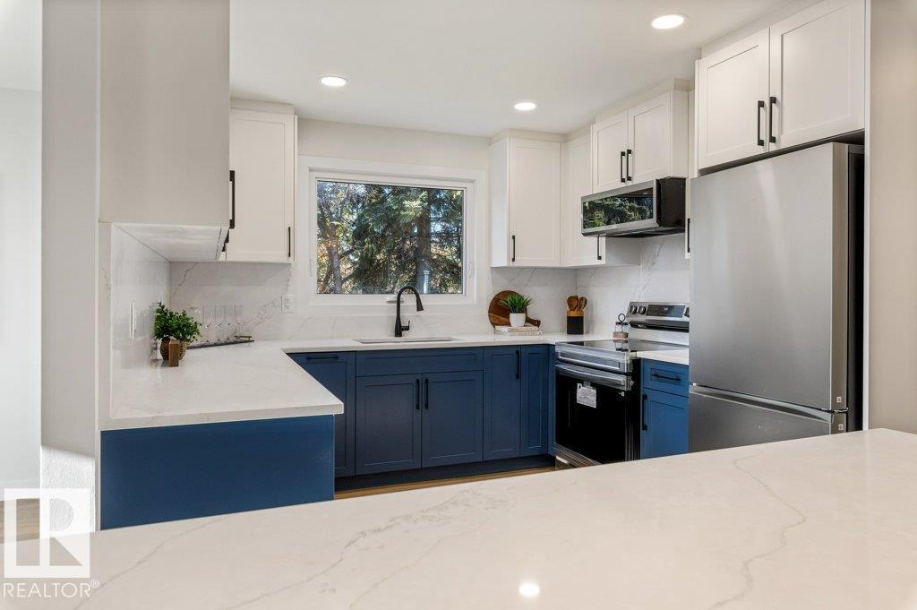 4 FLEETWOOD CR