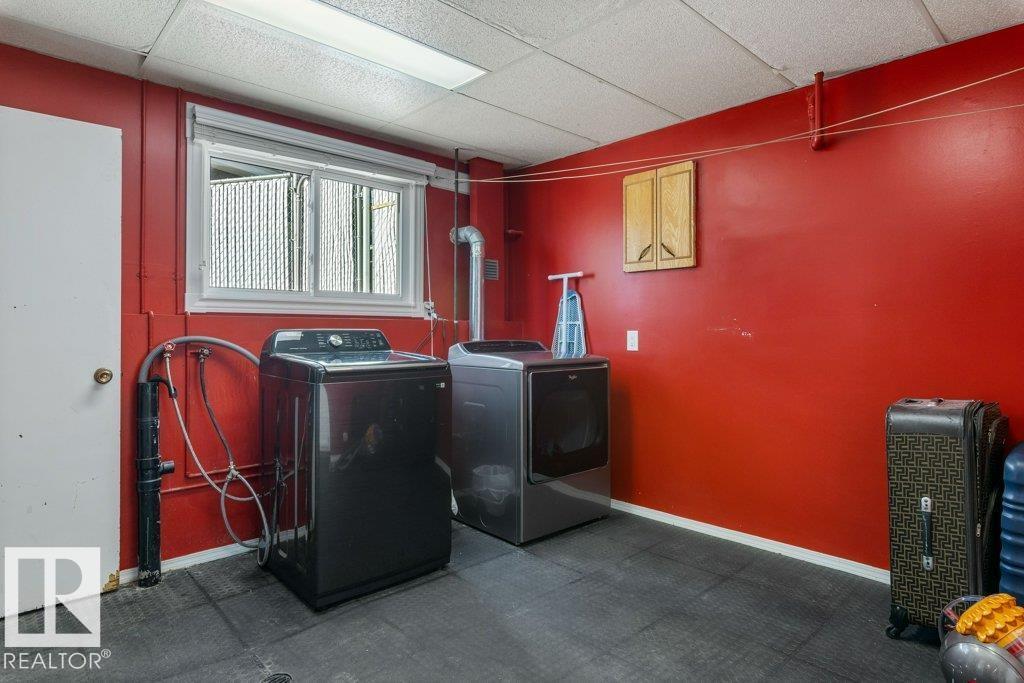 4 FLEETWOOD CR
