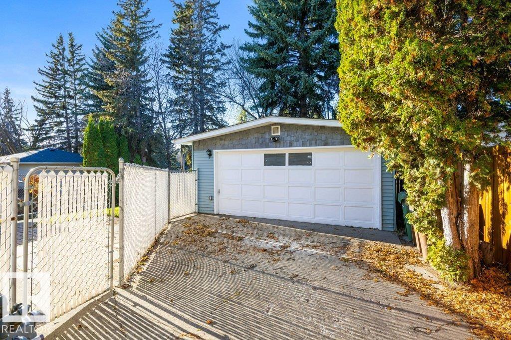 4 FLEETWOOD CR