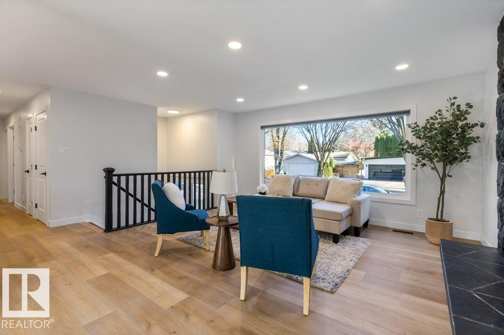 4 FLEETWOOD CR