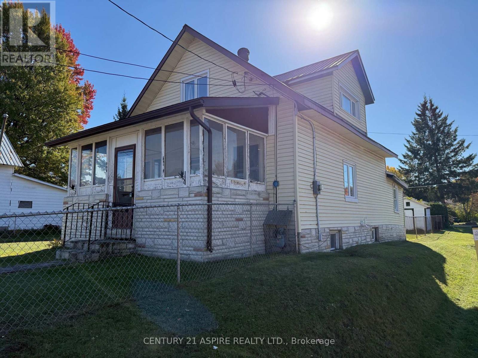 998 Bronx Street, Pembroke, Ontario  K8A 6G3 - Photo 2 - X14103298