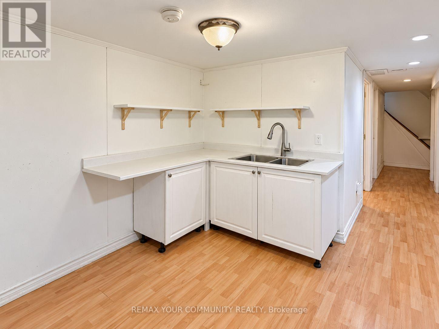 8 Hillside Avenue, Vaughan, Ontario  L4K 1X1 - Photo 14 - N14103238