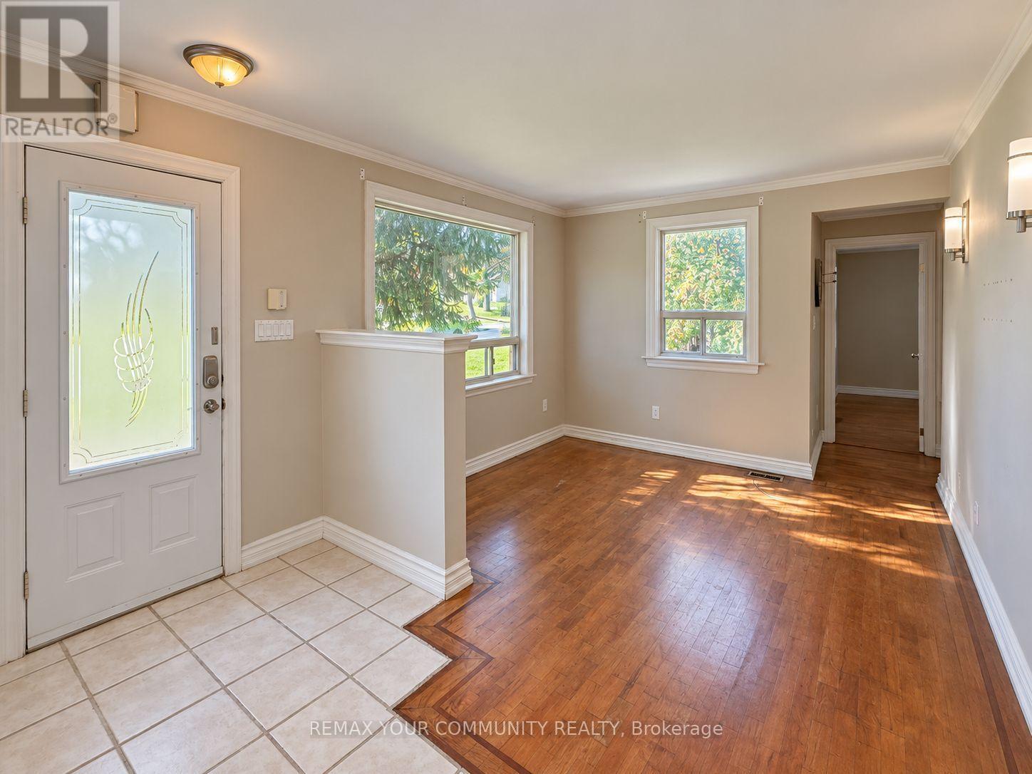 8 Hillside Avenue, Vaughan, Ontario  L4K 1X1 - Photo 3 - N14103238