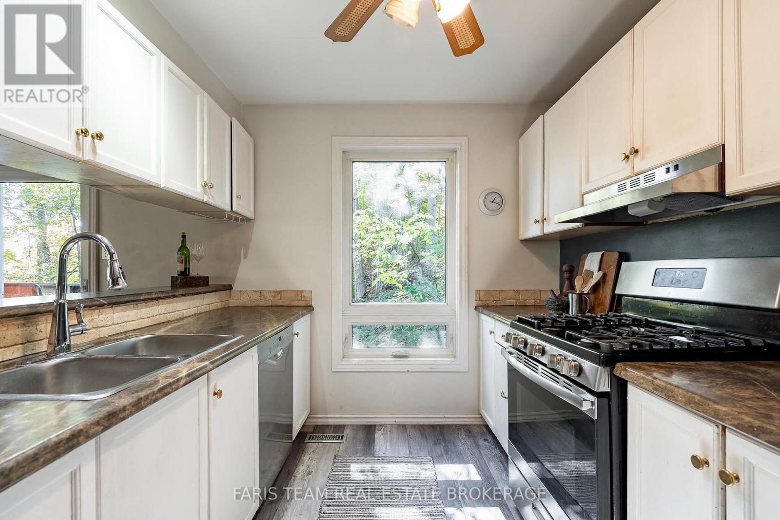 29 Oneida Avenue, Oro-Medonte (Sugarbush), Ontario  L0K 1E0 - Photo 3 - S14103244