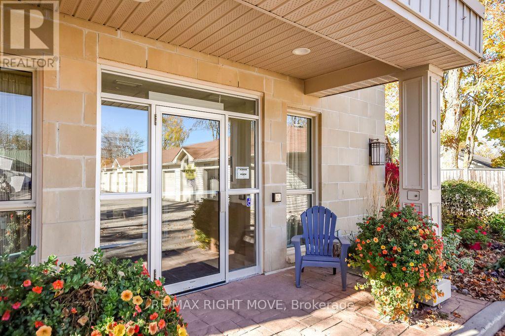 Unit 302 - 9 Westmount Drive S, Orillia, Ontario  L3V 6C8 - Photo 2 - S14103362