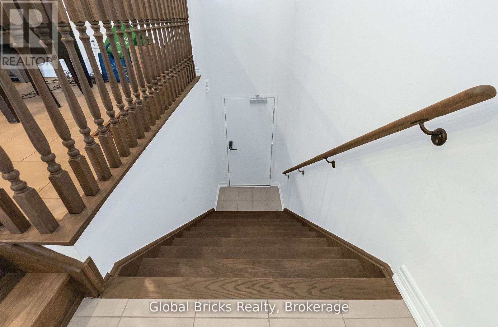49 Burnhamthorpe Road E, Oakville, Ontario  L6H 7C8 - Photo 16 - W14103230