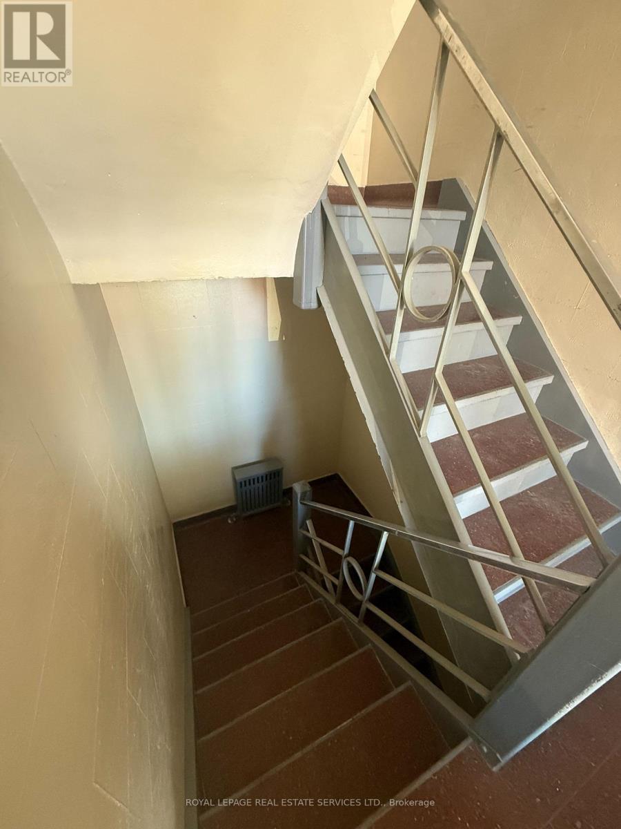 6 - 19 Roseland Drive E, Toronto, Ontario  M8W 1Y3 - Photo 2 - W14103270