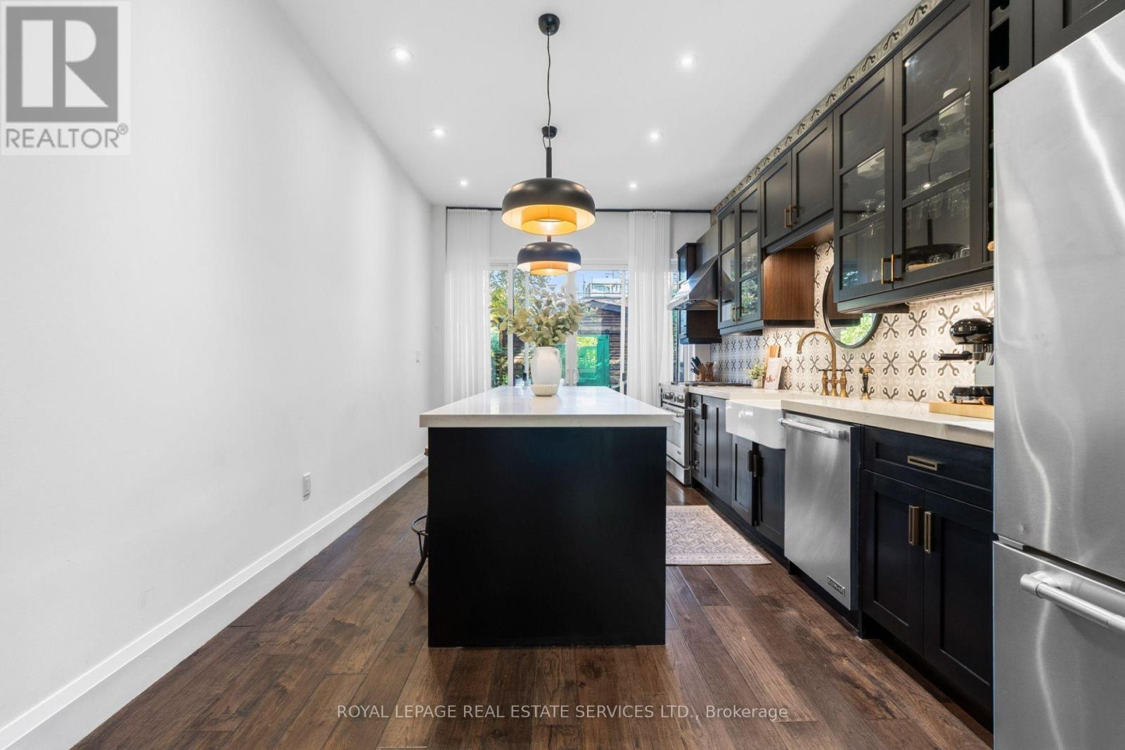 37 Fuller Avenue, Toronto, Ontario  M6R 2C4 - Photo 10 - W14103330