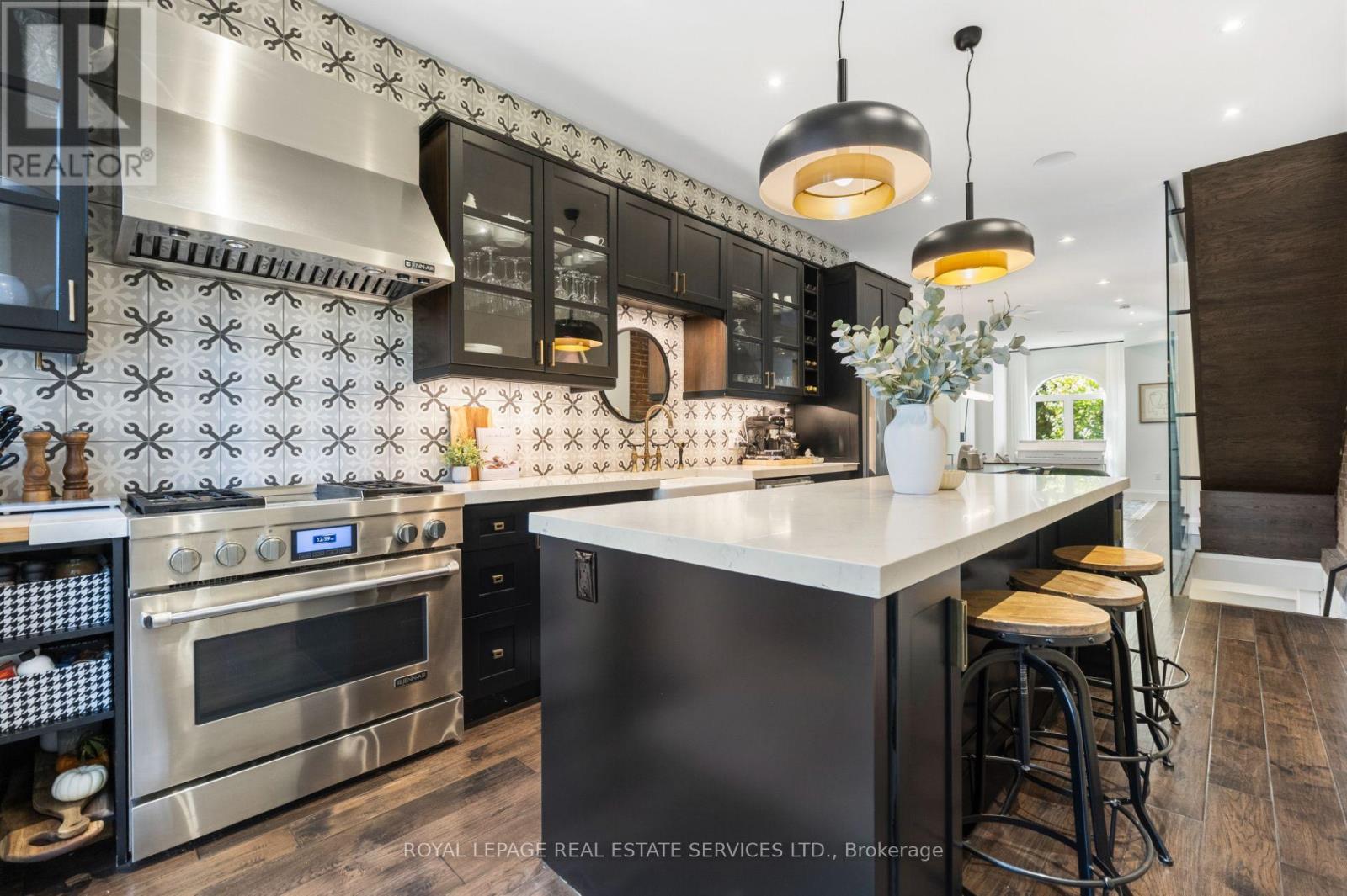37 Fuller Avenue, Toronto, Ontario  M6R 2C4 - Photo 12 - W14103330