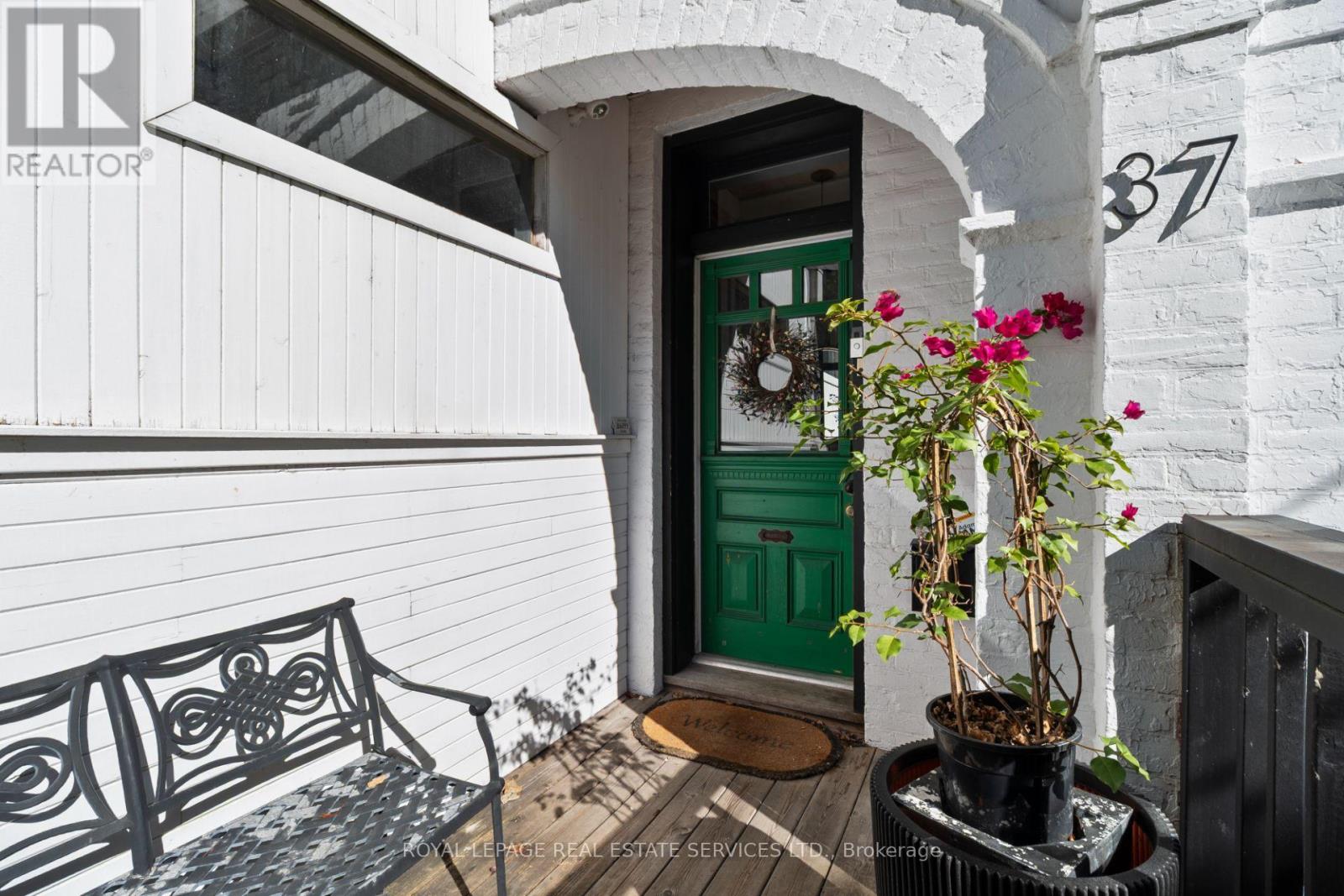 37 Fuller Avenue, Toronto, Ontario  M6R 2C4 - Photo 2 - W14103330