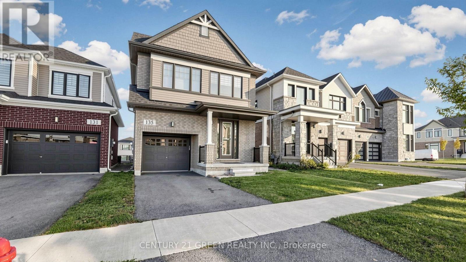 135 FAIREY CRESCENT, Hamilton, Ontario