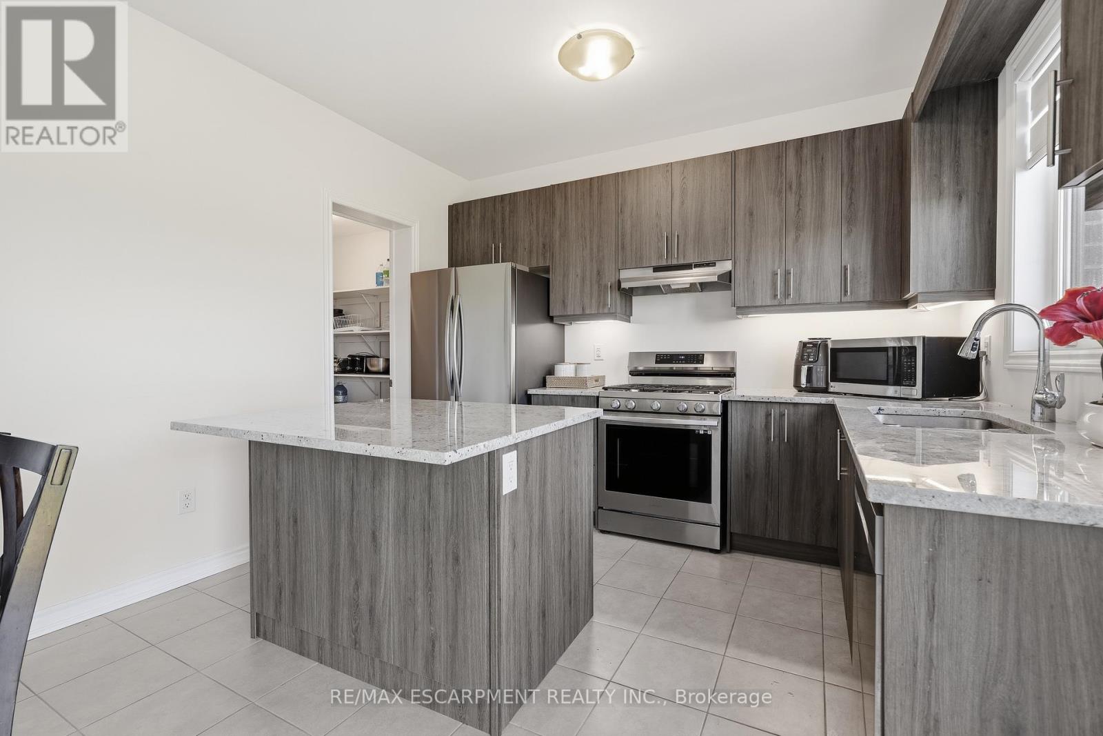 147 Midland Place, Welland, Ontario  L3B 0H4 - Photo 8 - X14103264