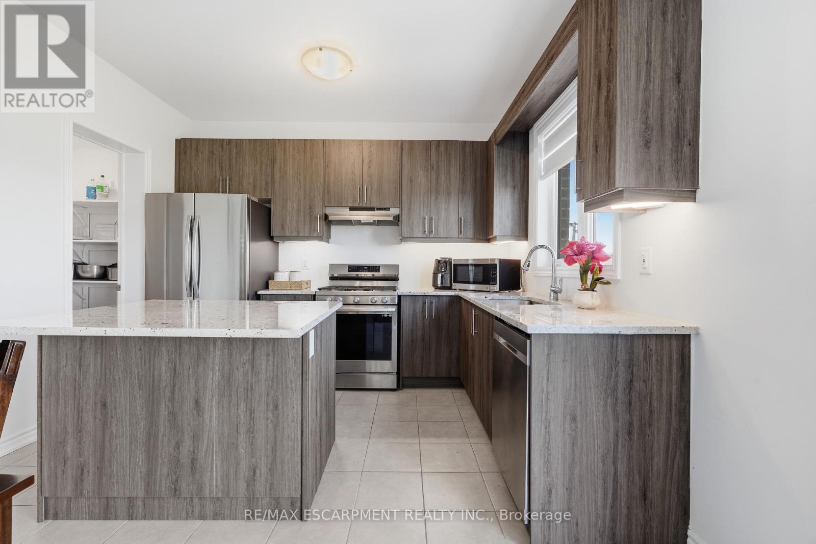 147 Midland Place, Welland, Ontario  L3B 0H4 - Photo 9 - X14103264