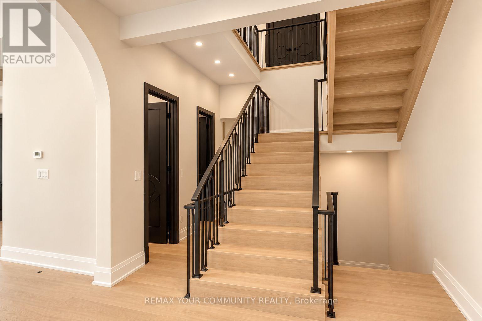 1415 Rebecca Street, Oakville, Ontario  L6L 1Z6 - Photo 2 - W14101204