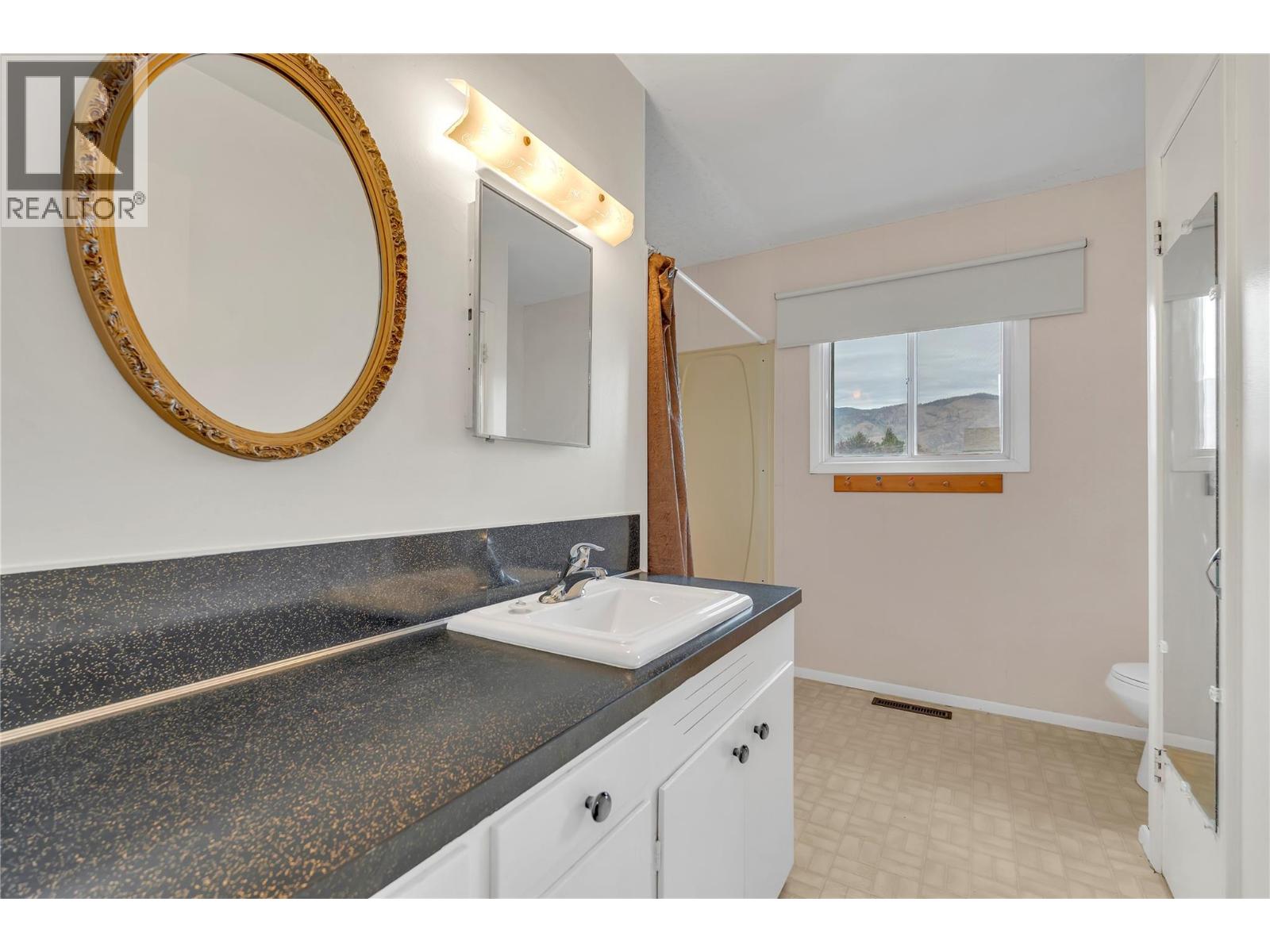 2625 South Main Street, Penticton, British Columbia  V2A 5J4 - Photo 17 - 10403587