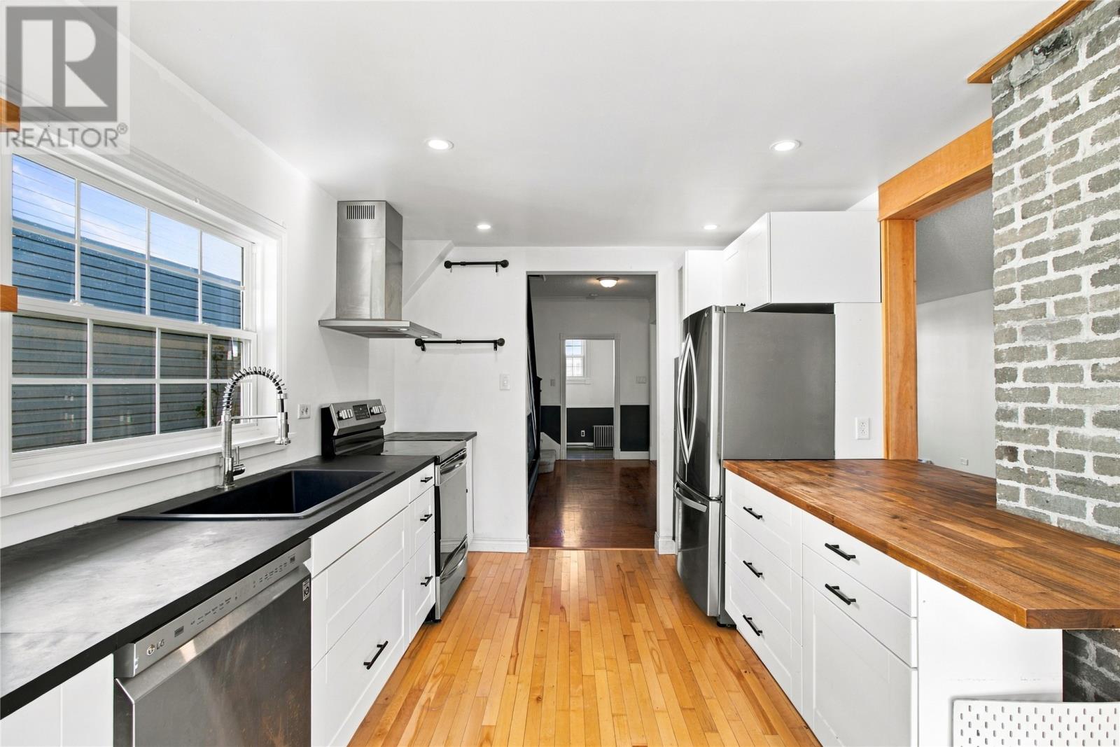 31 Smith Avenue St.John's Newfoundland & Labrador Canada A1C5E8 for Sale residential Haris Barki Keller Williams Platinum Realty 31 Smith Avenue St.John's Newfoundland & Labrador Canada A1C5E8, for Sale, residential, Haris Barki, Keller Williams Platinum Realty