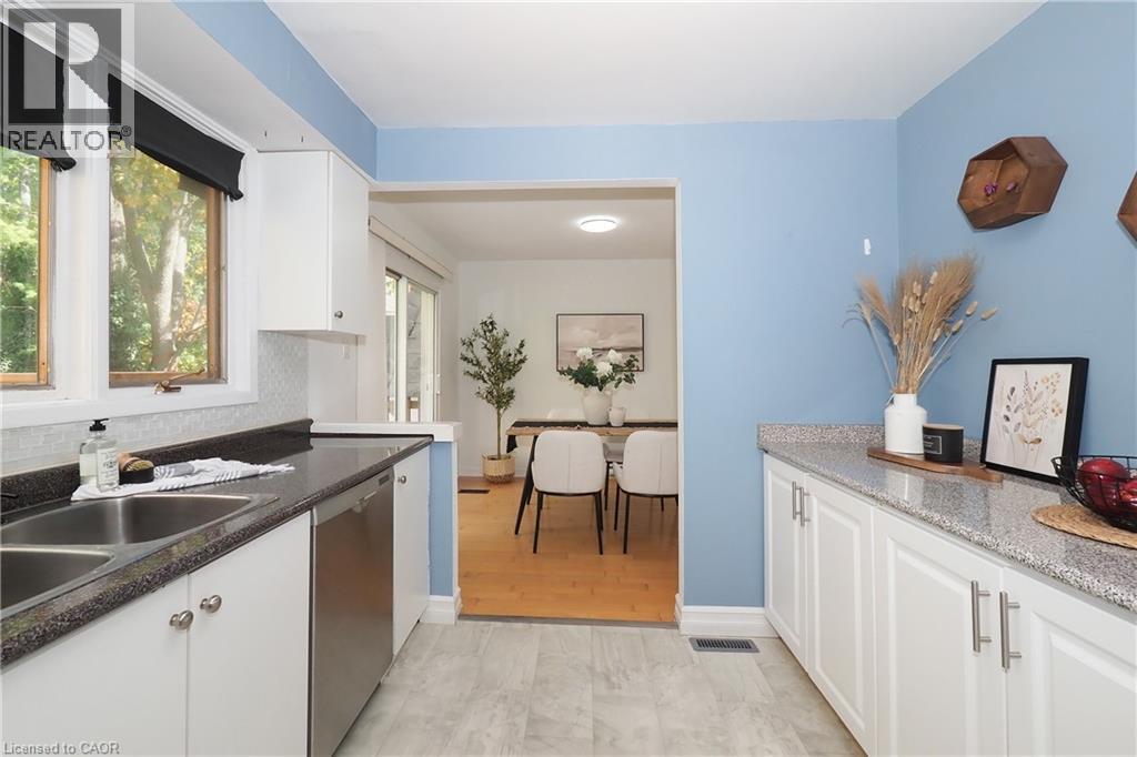 98 Amos Avenue, Waterloo, Ontario  N2L 5C4 - Photo 7 - 40869005