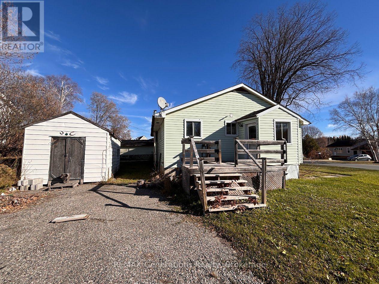 10 Adjala Avenue, Manitouwadge, Ontario  P0T 2C0 - Photo 1 - X14103418