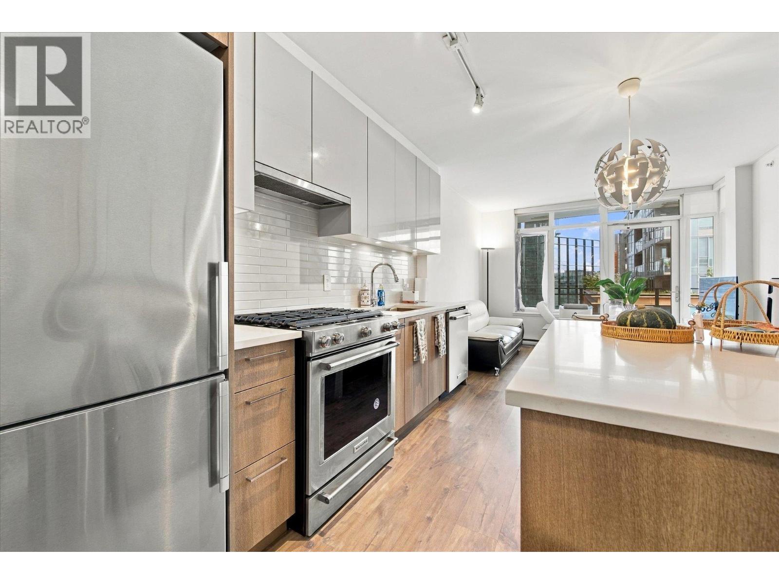 708 258 Nelson's Court, New Westminster, British Columbia  V3L 0J9 - Photo 2 - R3177422