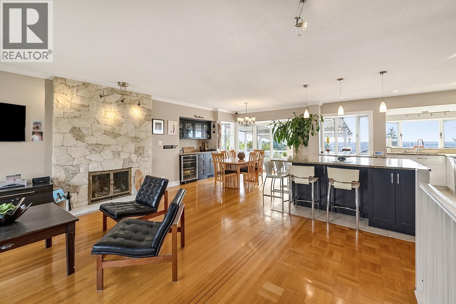 5570 Carson Street, Burnaby, British Columbia  V5J 2Z2 - Photo 2 - R3177420