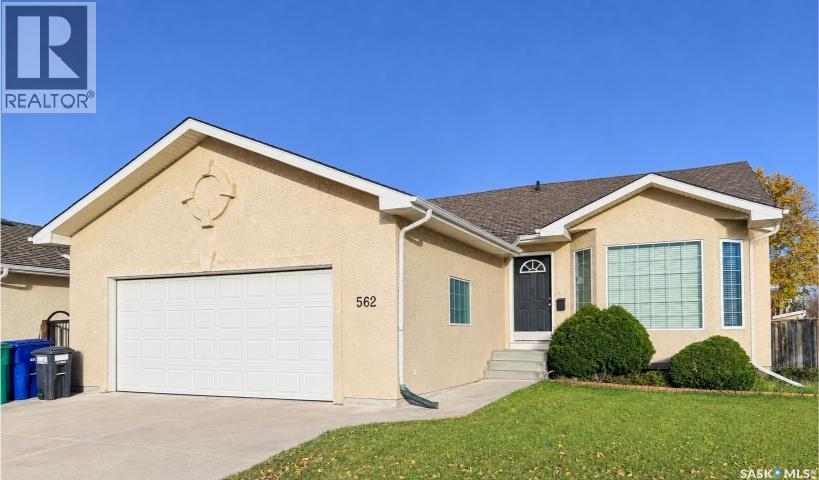 562 Blackburn Crescent, Saskatoon, Saskatchewan  S7V 1E8 - Photo 1 - SK051115