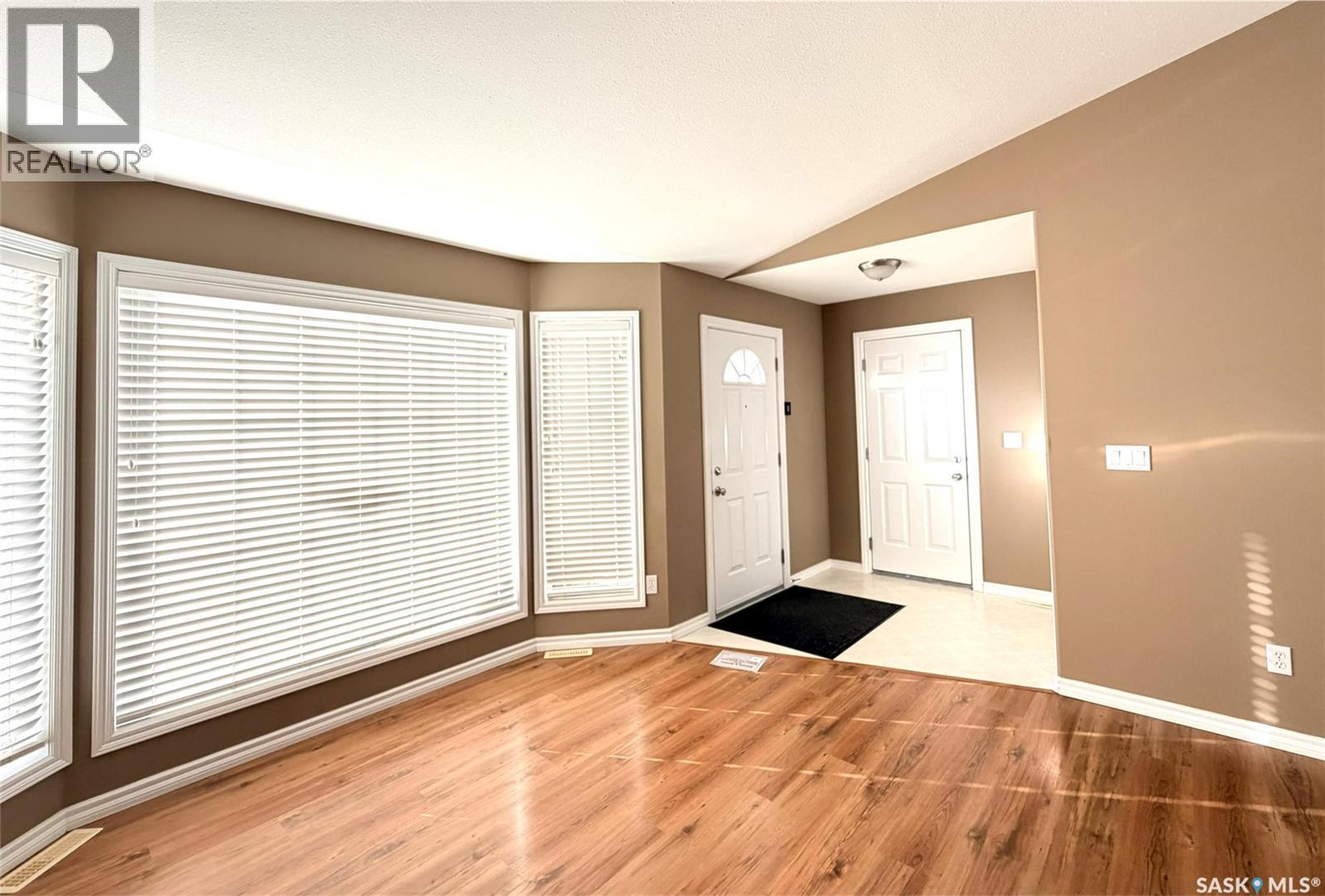 562 Blackburn Crescent, Saskatoon, Saskatchewan  S7V 1E8 - Photo 5 - SK051115