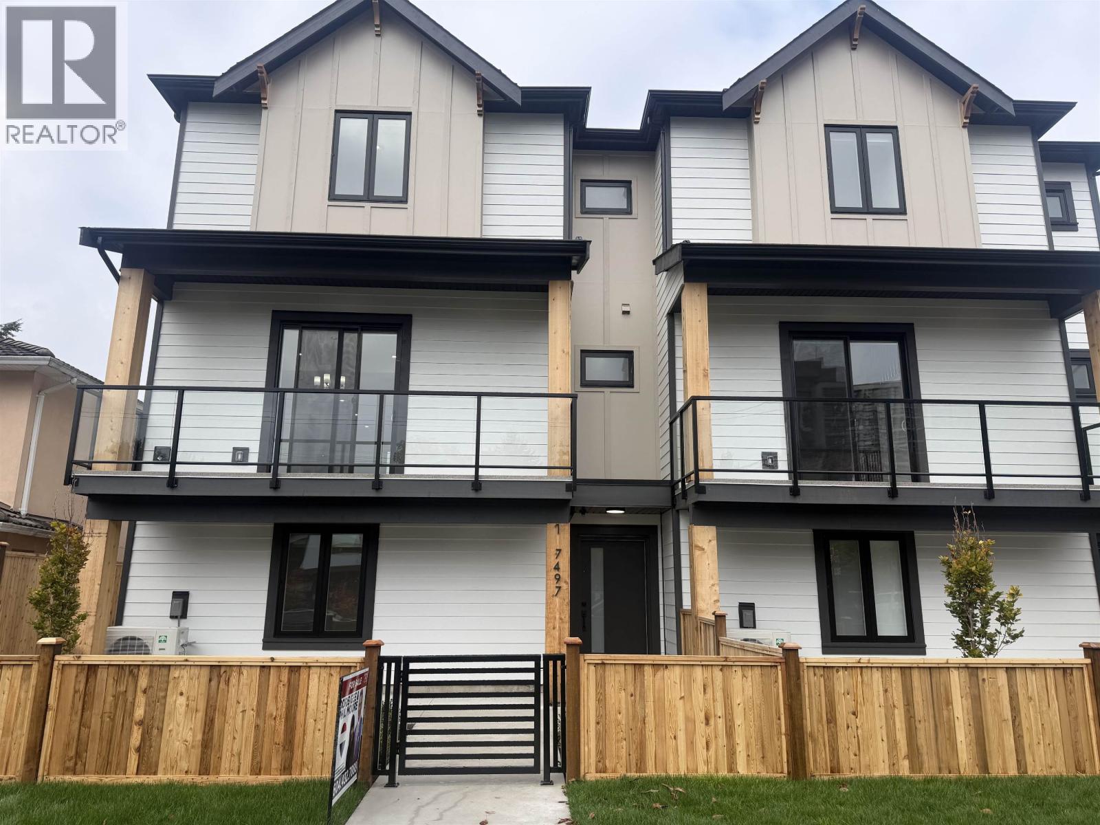 1 7497 Holly Street, Burnaby, British Columbia  V5E 2C3 - Photo 3 - R3174836