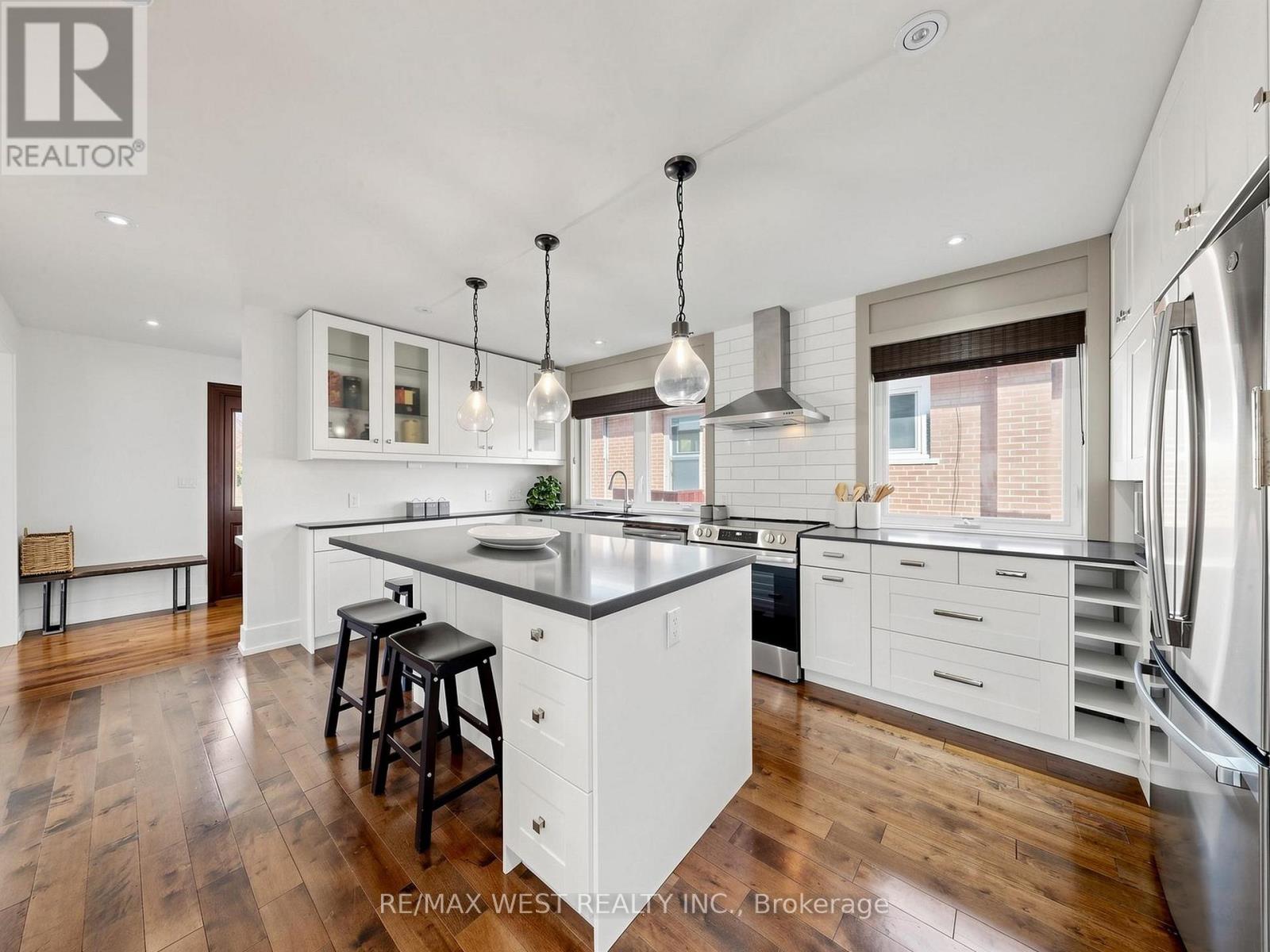 151 Palm Drive, Toronto (Clanton Park), Ontario  M3H 2C6 - Photo 8 - C14103512