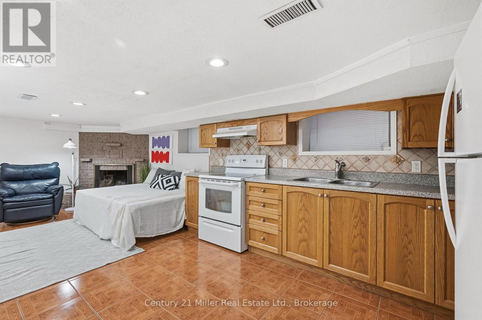 213 Boon Avenue, Toronto, Ontario  M6E 3Z7 - Photo 35 - W14100782