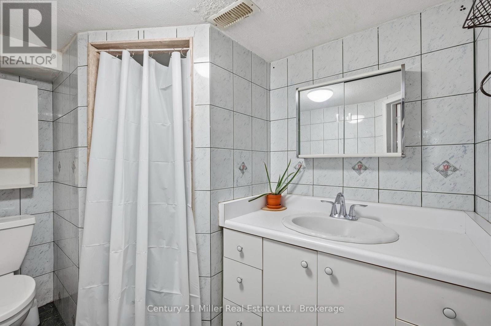 213 Boon Avenue, Toronto, Ontario  M6E 3Z7 - Photo 37 - W14100782
