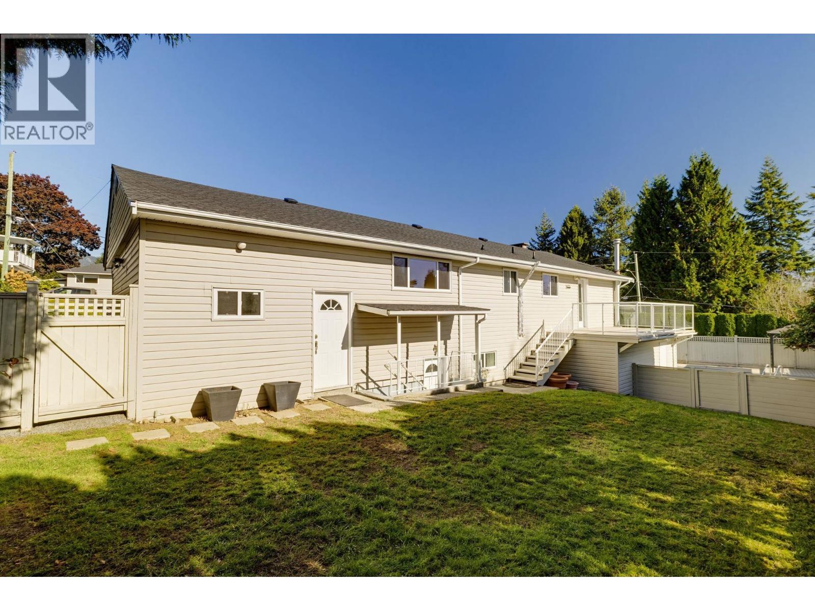2007 Floralynn Crescent, North Vancouver, British Columbia  V7J 2W1 - Photo 32 - R3177389