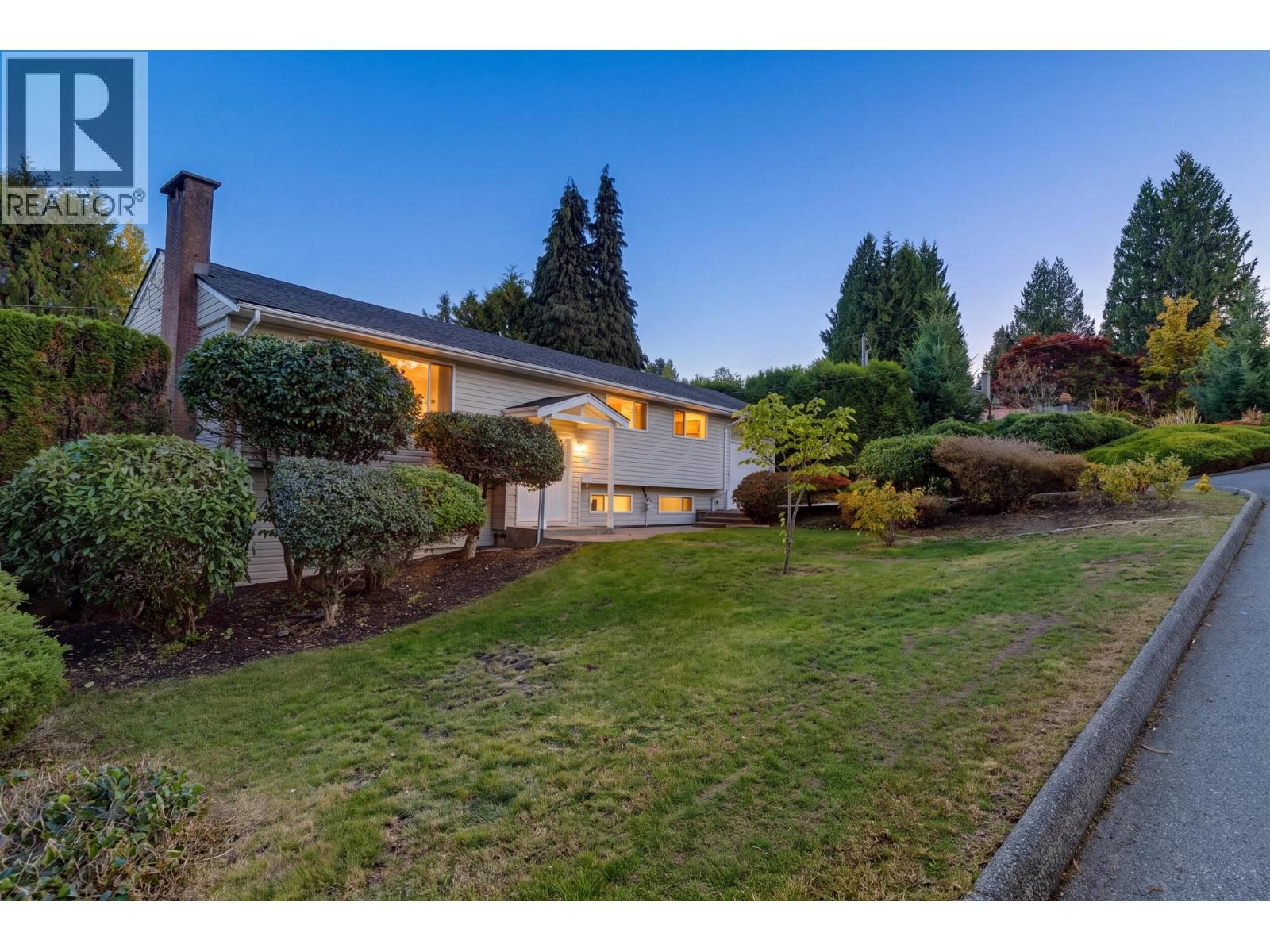 2007 Floralynn Crescent, North Vancouver, British Columbia  V7J 2W1 - Photo 37 - R3177389