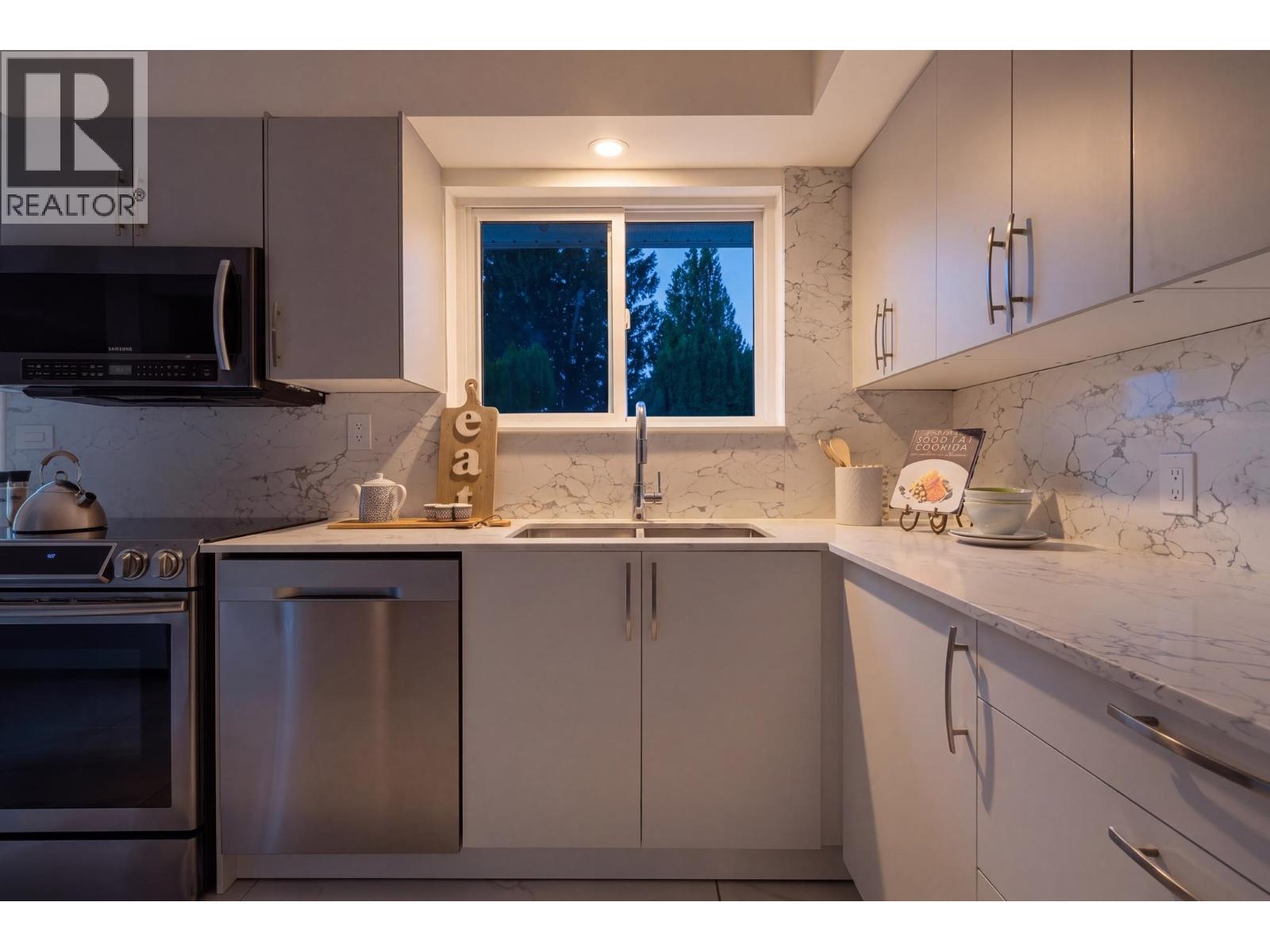 2007 Floralynn Crescent, North Vancouver, British Columbia  V7J 2W1 - Photo 36 - R3177389