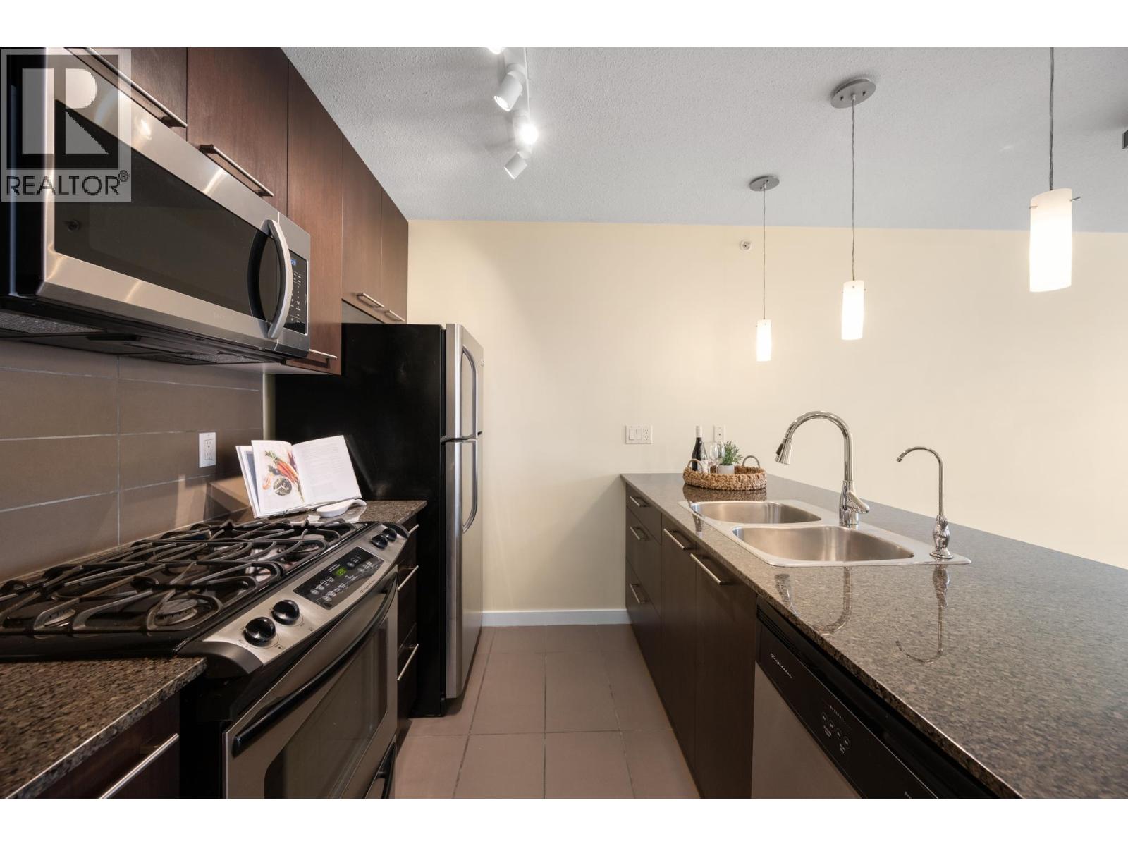 608 2979 Glen Drive, Coquitlam, British Columbia  V3B 0B2 - Photo 4 - R3176425