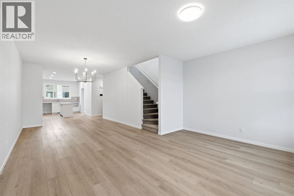676 Rowmont Boulevard NW, Calgary, Alberta  T3L 0N5 - Photo 12 - A2353598