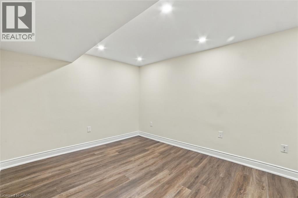 317 Jacqueline Boulevard, Hamilton, Ontario  L9B 2V7 - Photo 11 - 40872690