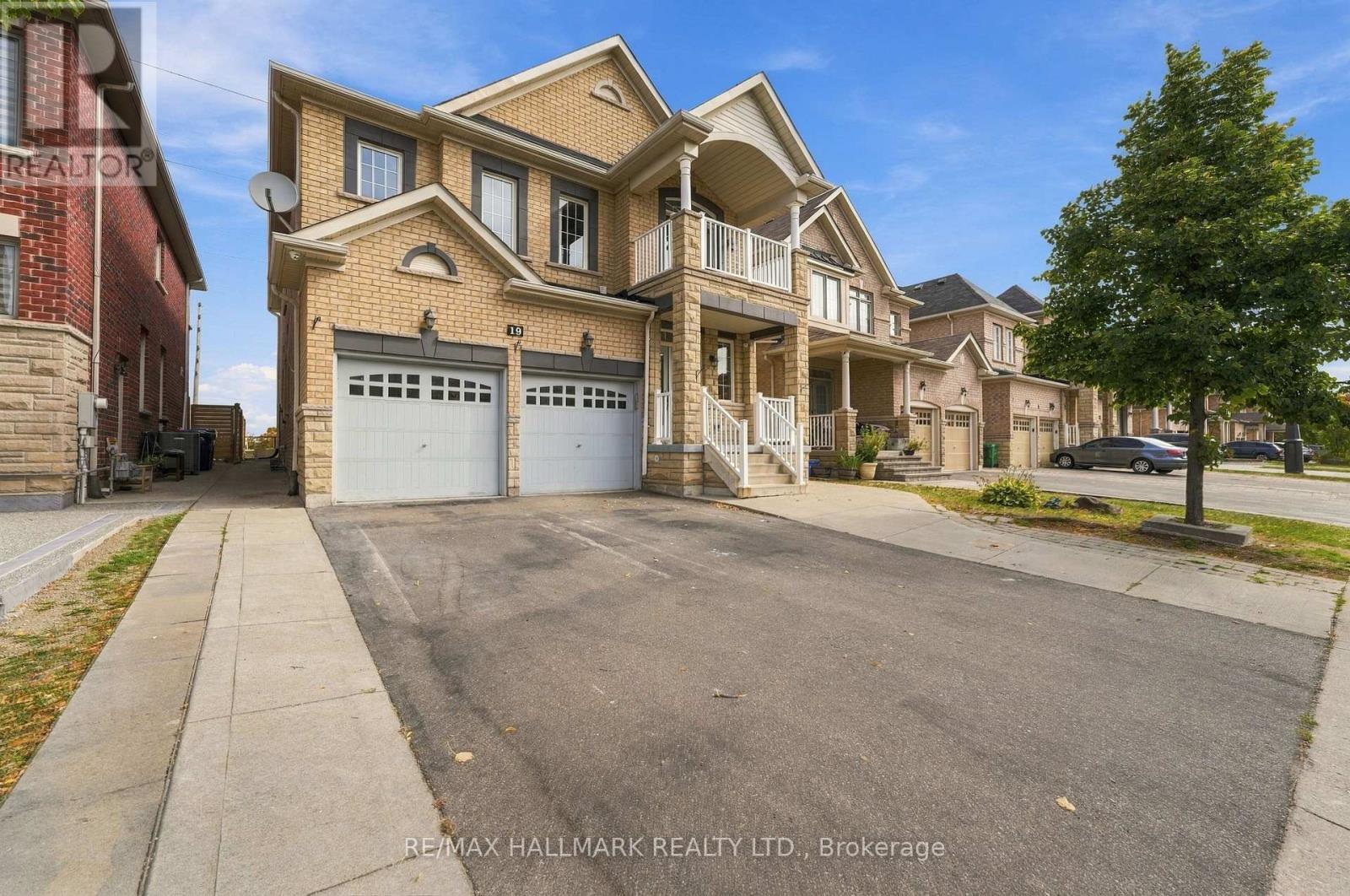 19 Durango Drive, Brampton, Ontario  L6X 2Z2 - Photo 3 - W14103398