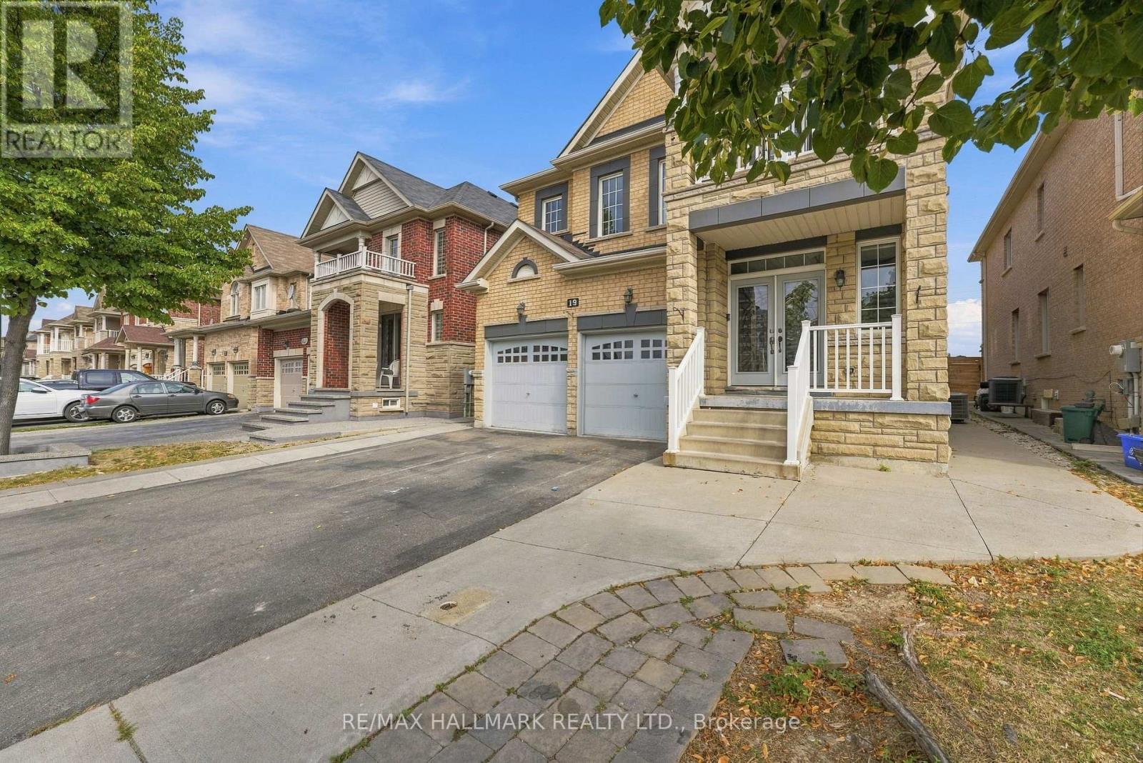 19 Durango Drive, Brampton, Ontario  L6X 2Z2 - Photo 4 - W14103398