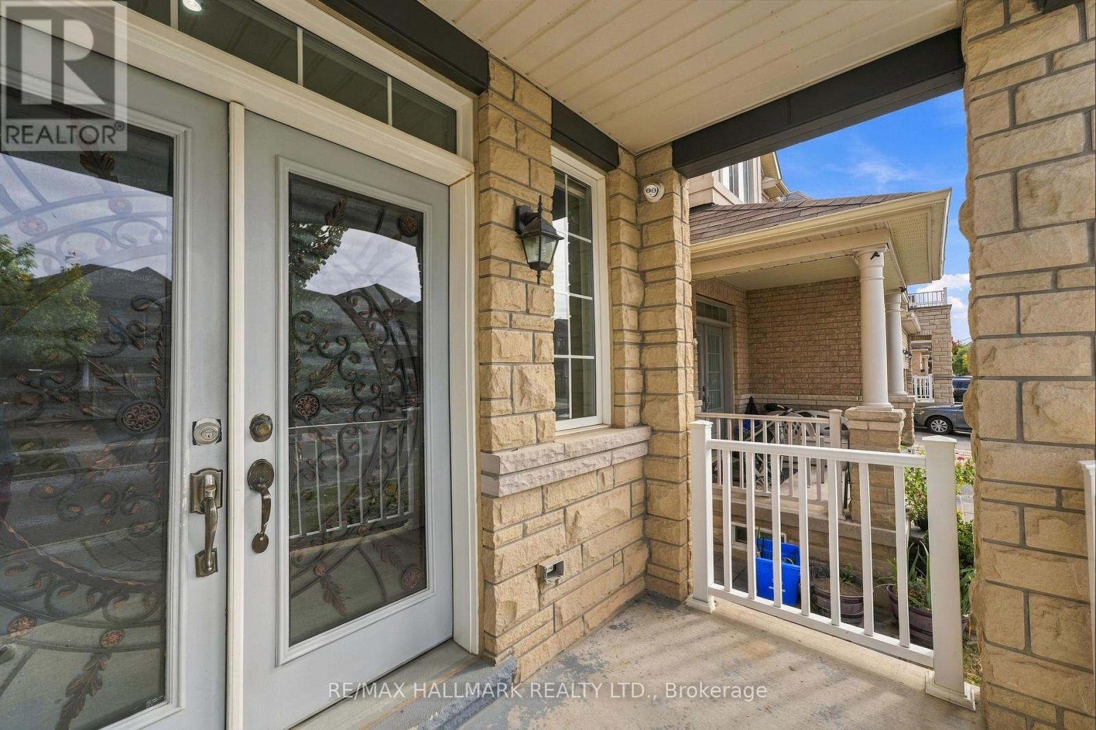 19 Durango Drive, Brampton, Ontario  L6X 2Z2 - Photo 5 - W14103398