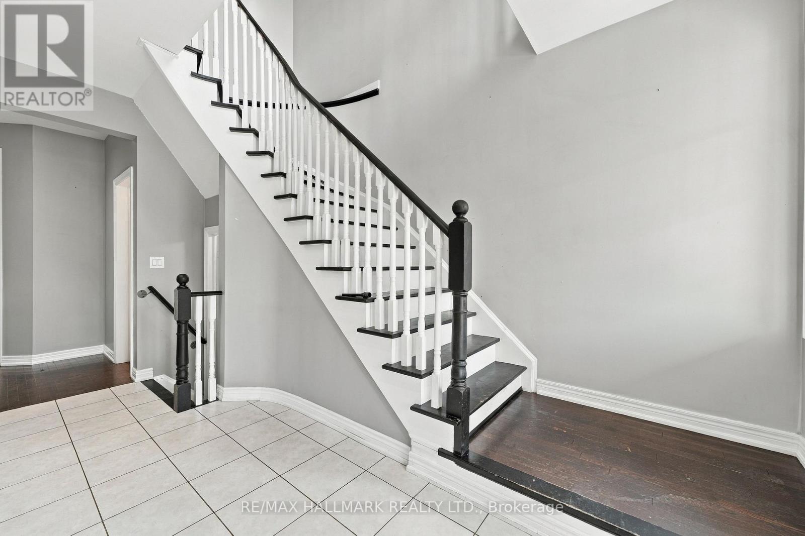 19 Durango Drive, Brampton, Ontario  L6X 2Z2 - Photo 6 - W14103398