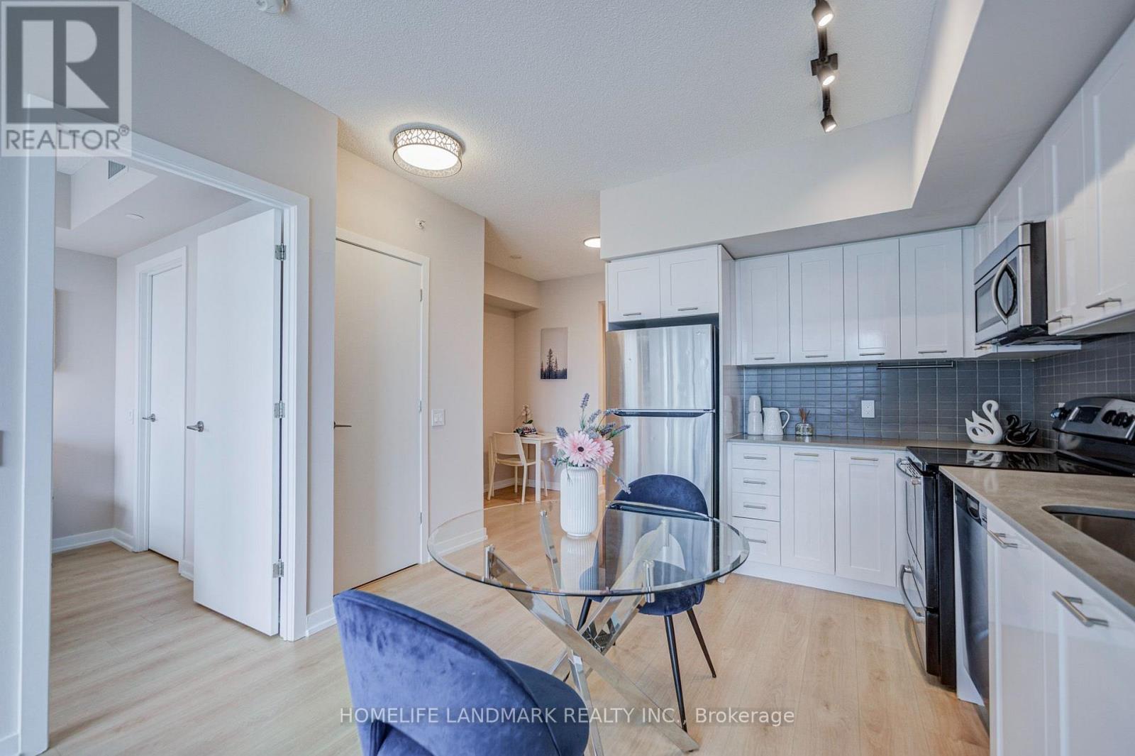 1008 - 2200 Lakeshore Boulevard W, Toronto, Ontario  M8V 1A4 - Photo 7 - W14103412
