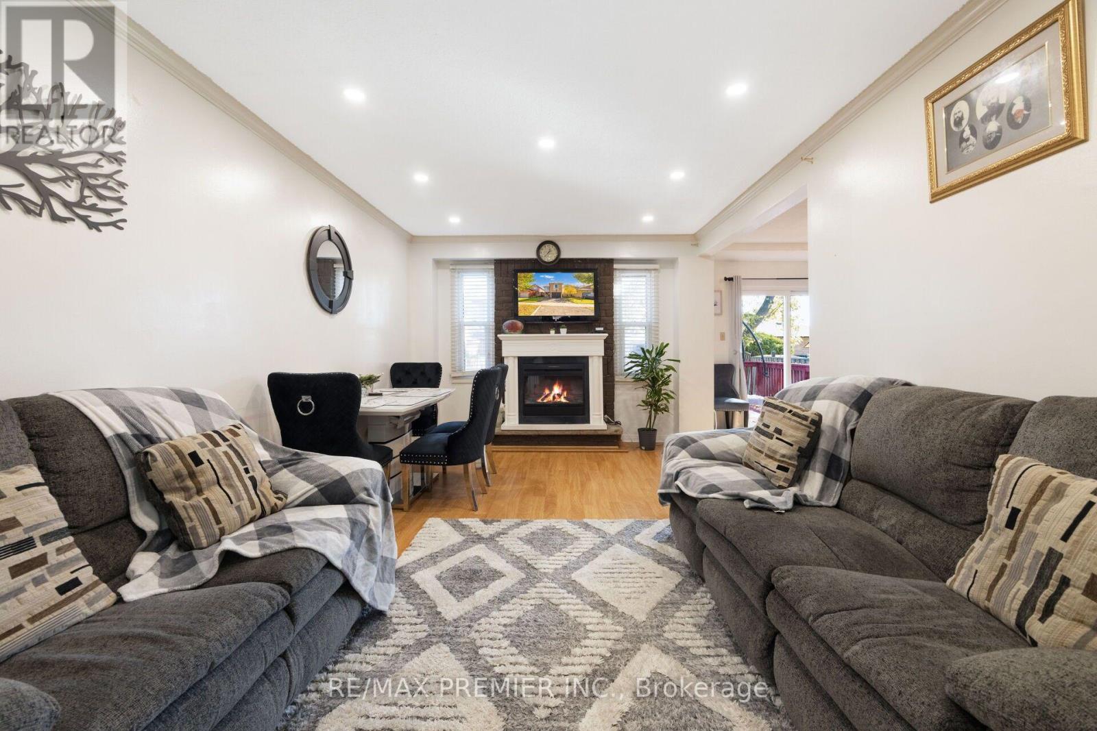 45 Rosebud Avenue, Brampton, Ontario  L6X 2W4 - Photo 8 - W14103450