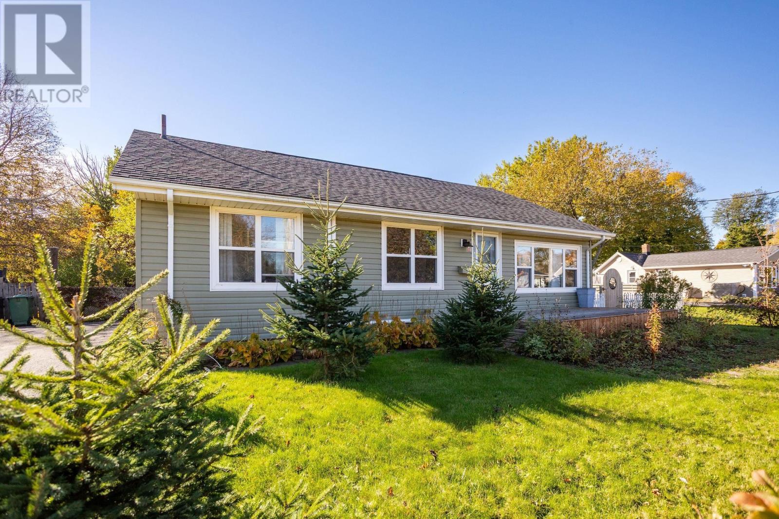 17 Beasley Avenue, Charlottetown, Prince Edward Island C1A 5Z3 - Photo 1 - 202626352