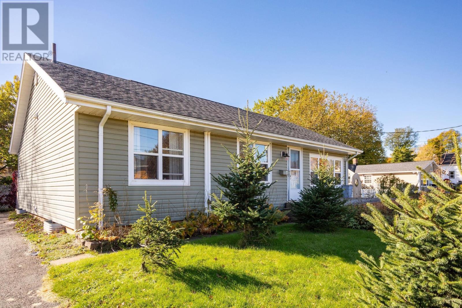 17 Beasley Avenue, Charlottetown, Prince Edward Island C1A 5Z3 - Photo 2 - 202626352