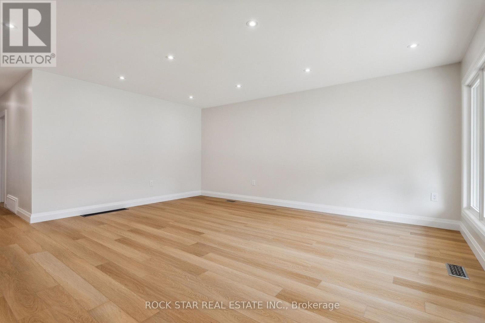 Main - 121 Toby Crescent, Hamilton, Ontario  L8T 2N9 - Photo 11 - X14103426